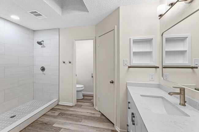 Building Photo - Tastefully Updated 3 bedroom 2 bath Duplex Northeast San Antonio