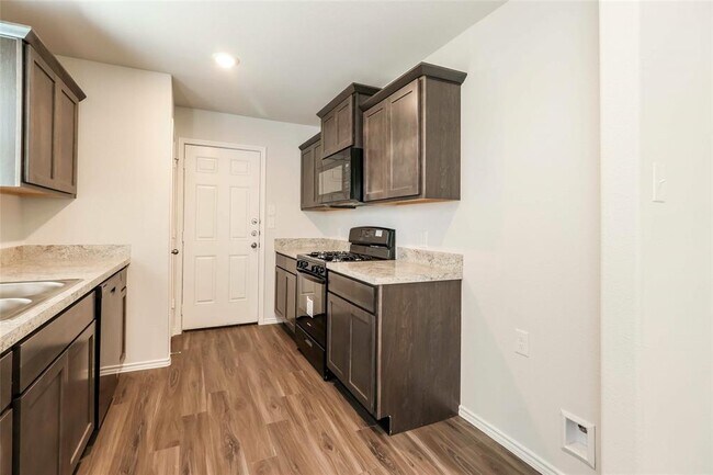 Building Photo - 2412 Carp Dr
