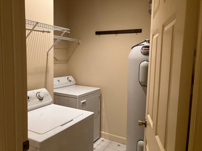 Building Photo - 3 BR / 2 BA at the Preserve
