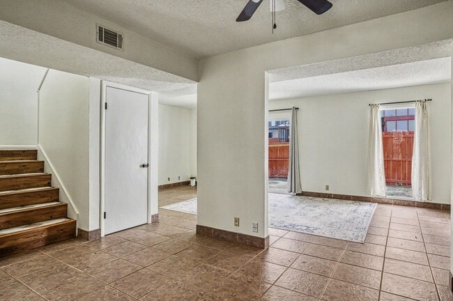 Building Photo - Two-Level Townhome in DeSoto Courts