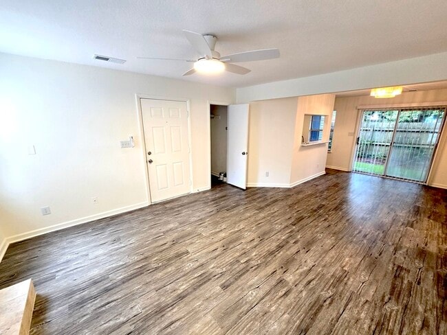 Building Photo - Charming 3BD/3BA Home with Modern Upgrades