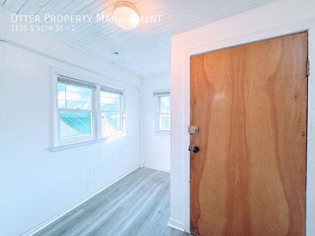 Building Photo - 1135 S 55th St