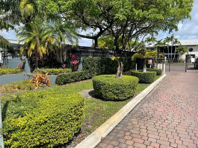 Building Photo - 819 NE 199th St