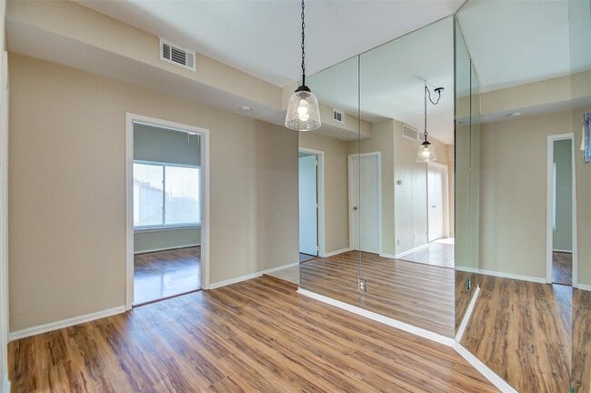 Building Photo - 2213 S Braeswood Blvd