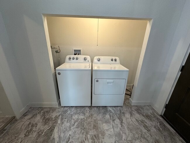 Building Photo - 2245 Valley Dr