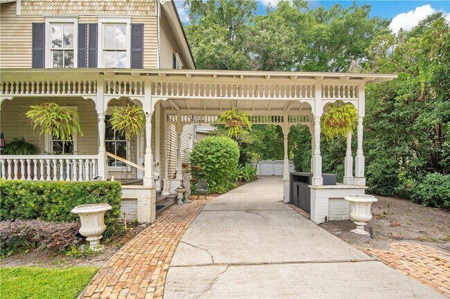 Building Photo - Queen Anne Victorian Estate