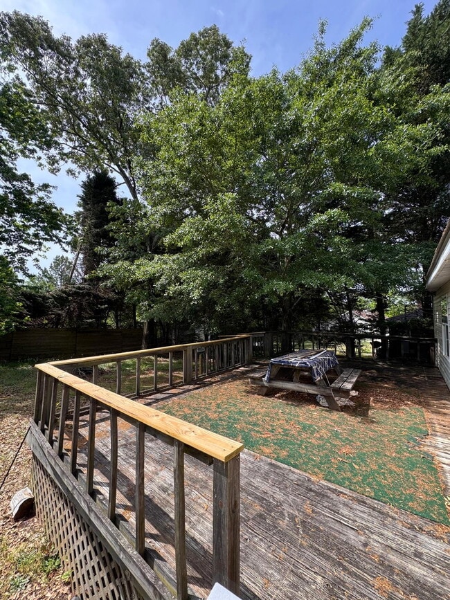 Building Photo - Spacious 3BR/2BA Home in Greenville – Affo...
