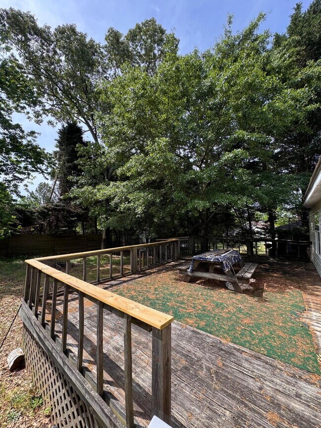 Building Photo - Spacious 3BR/2BA Home in Greenville – Affordable, Comfortable & Close to Everything!