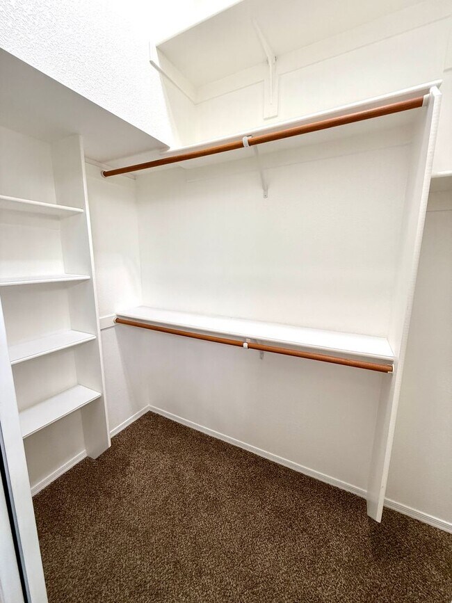 Building Photo - Custom 3 Bedroom, 2.5 Bath Home w/Bonus Ro...
