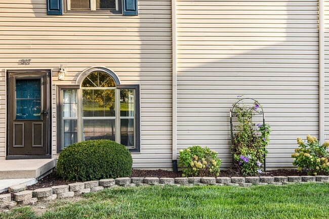 Building Photo - 2BR/1.5BA Townhouse in Smithville: GREAT L...