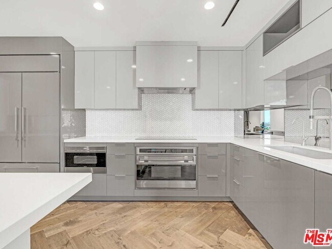 Building Photo - 1100 Alta Loma Rd