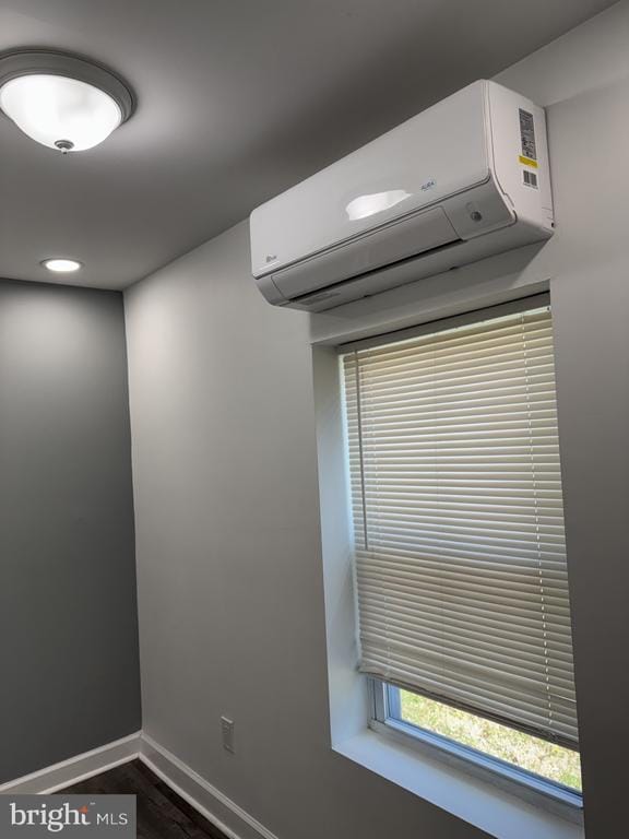 Building Photo - 214 W 8th St