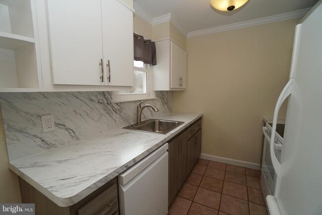 Building Photo - 915 Arch St