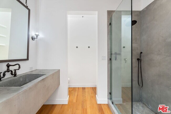 Building Photo - 1850 Industrial St