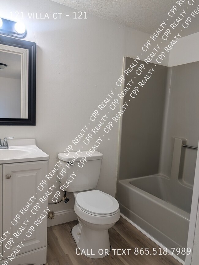 Building Photo - 121 Villa Ct