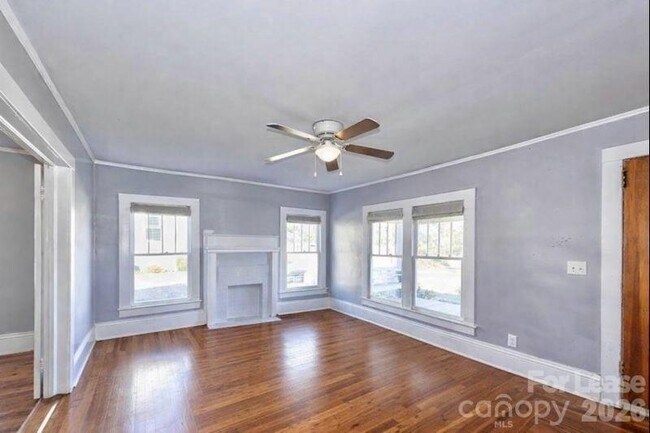 Building Photo - 508 S Main St