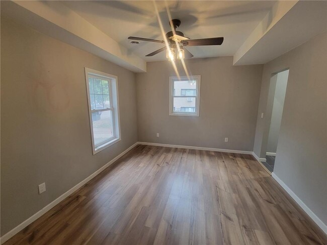 Building Photo - 47 6th Ave S