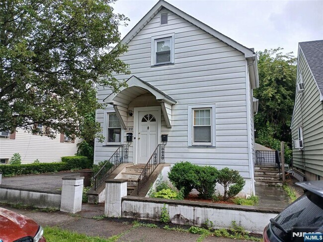 Primary Photo - 22 Rose St