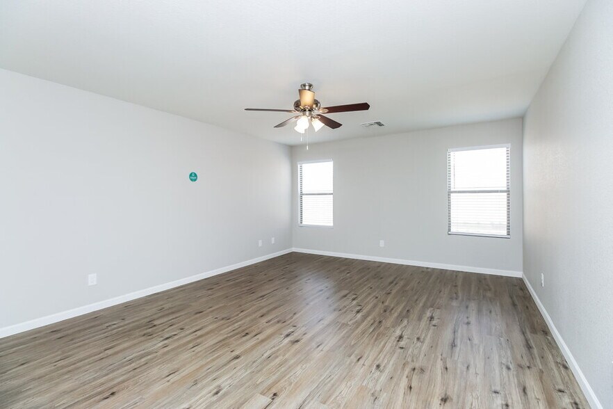 Building Photo - 3241 S Chaparral Rd