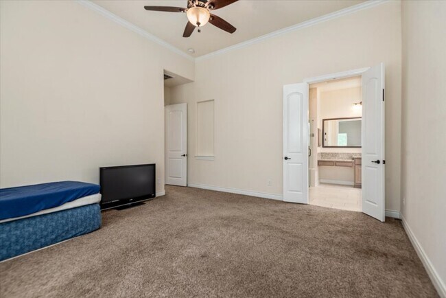 Building Photo - 23034 Creek Park Dr