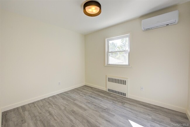 Building Photo - 71-65 Douglaston Pkwy
