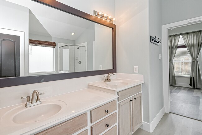 Building Photo - 3618 Hera Dr