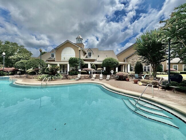 Building Photo - 2801 Chancellorsville Dr