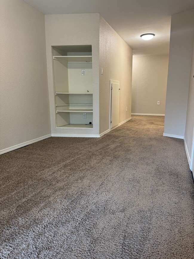 Building Photo - 2603 E Nichols Cir