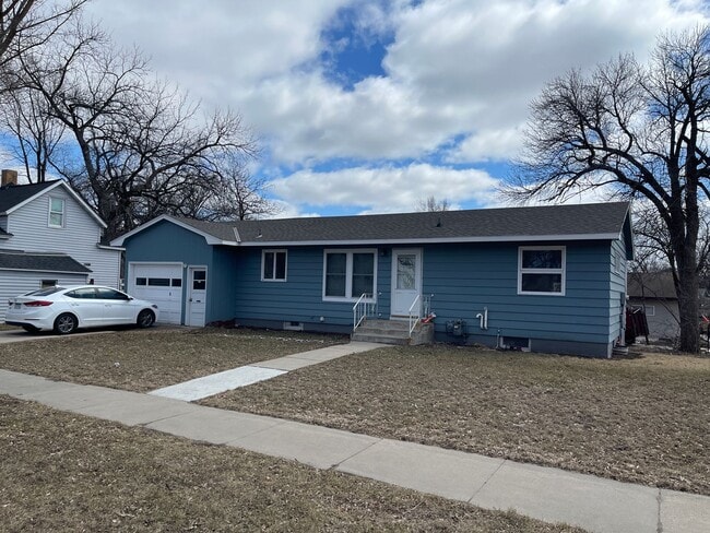 Building Photo - Single family house for rent