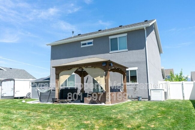 Building Photo - 3536 Bayview Dr