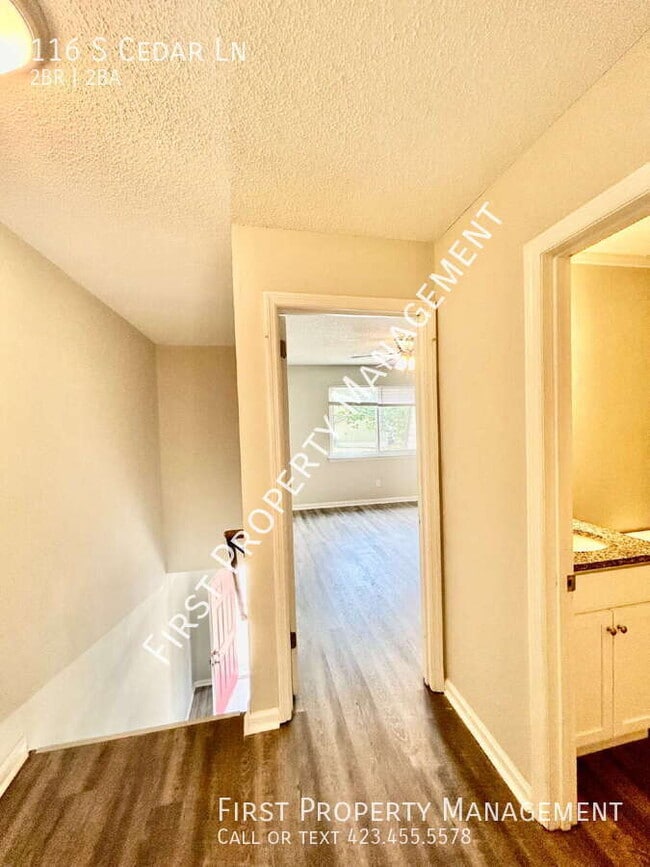 Building Photo - 116 S Cedar Ln