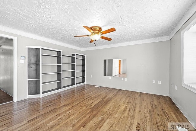 Building Photo - Single Family Home For Rent