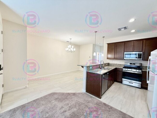 Building Photo - 1/2 Month Free !Modern Comfort and Conveni...