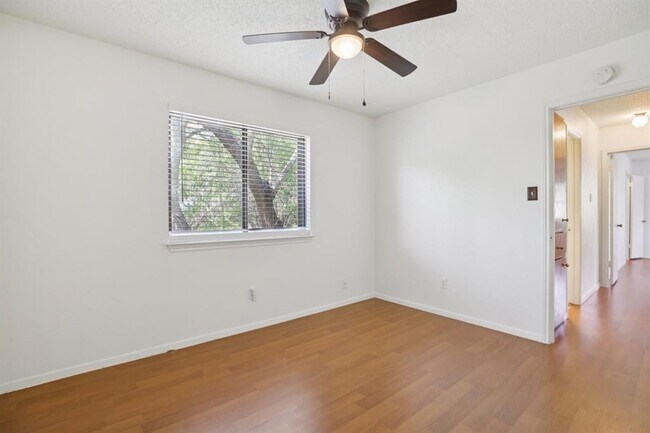 Building Photo - 1300 Tuxford Cove