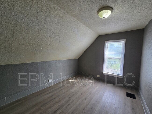 Building Photo - 211 Manson St