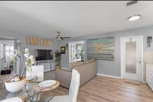 Building Photo - 420 SE 9th Ct