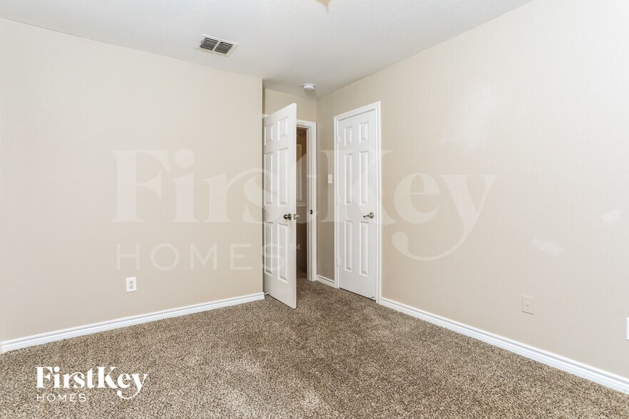 Building Photo - 1746 Summerwood Ln