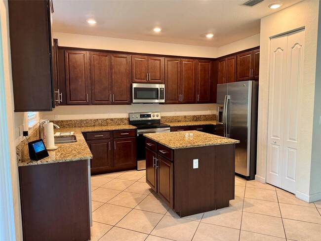 Building Photo - 4386 Buena Tara Dr