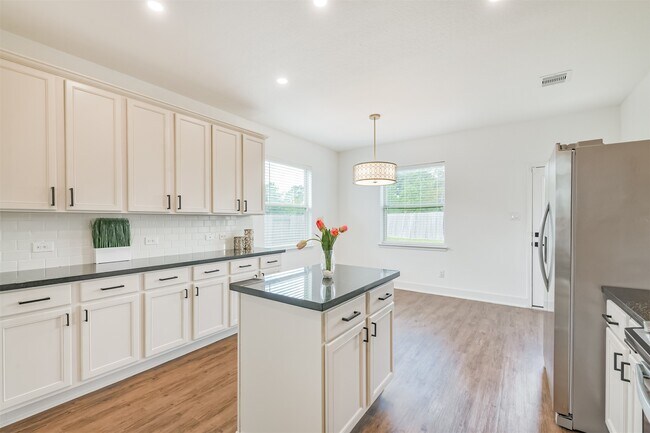 Building Photo - 15203 Lake Powell Dr