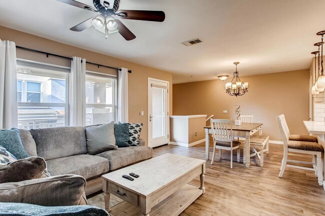 Building Photo - Furnished large and modern condo
