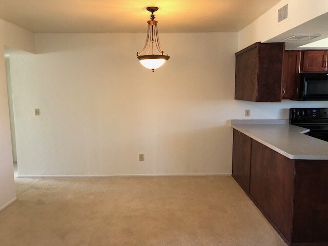 Building Photo - Upstairs Three Bedroom Condo ~ N. Prescott