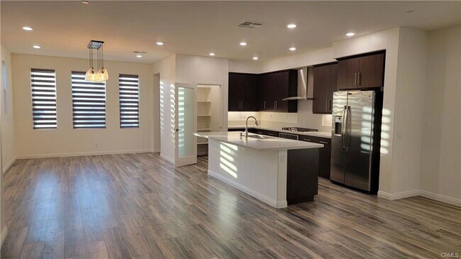 Building Photo - 112 Acamar