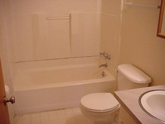 Building Photo - 3Bd/1Ba Single Story House - Available to View!