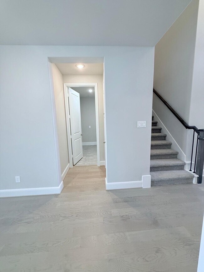 Building Photo - 4934 Dickens Lndg Dr
