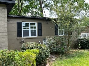 Building Photo - Renovated 3/2 in Cedar HIlls