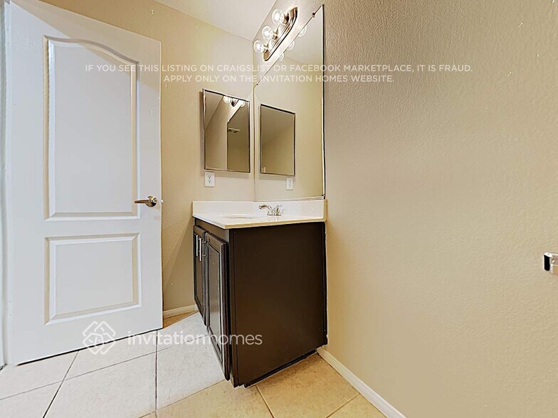 Building Photo - 10417 Britton Hill Ave