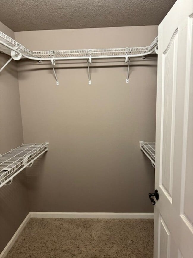 Building Photo - NEW TO MARKET/ LARGE 2 STORY HOME ON PRIVA...