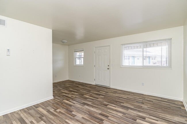 Building Photo - 209 N Woodland Dr