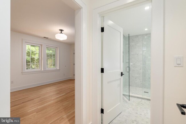 Building Photo - 3903 Legation St NW