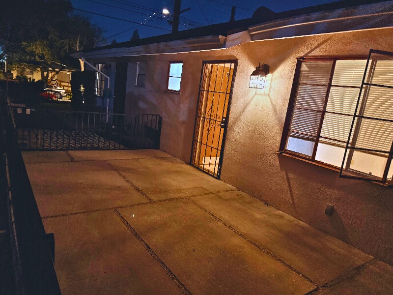 Building Photo - 843 W Walnut Ave